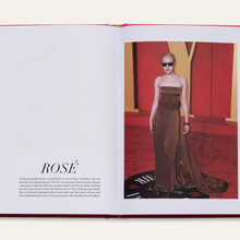 Charger l'image dans la galerie, LIVRE THE ESSENCE YVES SAINT LAURENT