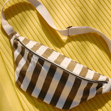 Charger l'image dans la galerie, SAC BANANE RAYURES OLIVE / ECRU ROSE IN APRIL