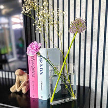 Charger l'image dans la galerie, LIVRE CATWALK YVES SAINT LAURENT