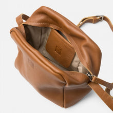 Charger l'image dans la galerie, SAC BANDOULIÈRE EN CUIR BIBA