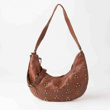 Charger l'image dans la galerie, SAC HOBO EN CUIR À CLOUS BIBA