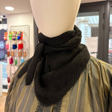 Charger l'image dans la galerie, PETIT COL TRIANGLE NOIR