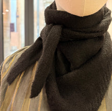 Charger l'image dans la galerie, PETIT COL TRIANGLE NOIR