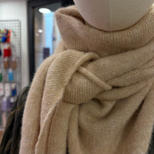 Charger l'image dans la galerie, GRAND COL TRIANGLE BEIGE