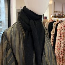 Charger l'image dans la galerie, GRAND COL TRIANGLE NOIR