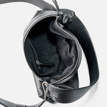 Charger l'image dans la galerie, PETIT SAC "OWEN" EN CUIR BIBA