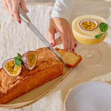 Charger l'image dans la galerie, GÂTEAU MARTINI AUX FRUIT DE LA PASSION