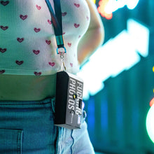 Charger l'image dans la galerie, APPAREIL PHOTO JETABLE "FUCKING PHOTOS" FISURA