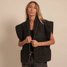 Charger l'image dans la galerie, VESTE SANS MANCHES DENIM EN COTON NOIR AOKYANOS