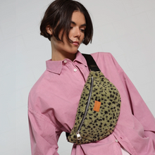 Charger l'image dans la galerie, SAC BANANE WOUF