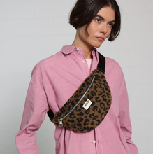 Charger l'image dans la galerie, SAC BANANE WOUF