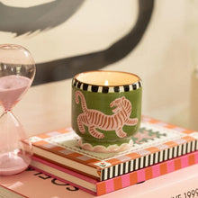 Charger l'image dans la galerie, BOUGIE PARFUMÉE BLACK CEDAR PADDYWAX