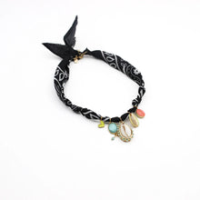 Charger l'image dans la galerie, COLLIER BANDANA NOIR L'ATELIER DES DAMES
