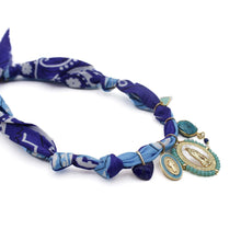 Charger l'image dans la galerie, COLLIER BANDANA BLEU L'ATELIER DES DAMES
