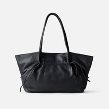 Charger l'image dans la galerie, SAC CABAS EN CUIR BIBA
