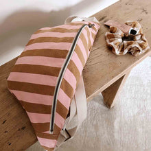Charger l'image dans la galerie, SAC BANANE ROSE IN APRIL
