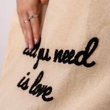 Charger l'image dans la galerie, TOT BAG "ALL YOU NEED IS LOVE" FISURA
