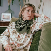 Charger l&#39;image dans la galerie, FOULARD BANDANA LAINE ET SOIE MAISON LECOMTE FLAMENT
