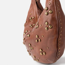 Charger l'image dans la galerie, SAC HOBO EN CUIR À CLOUS BIBA
