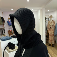 Charger l'image dans la galerie, CAGOULE D'HIVER COULEUR NOIR
