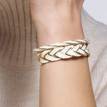 Charger l'image dans la galerie, JONC VENUS BLANC SABLE BANGLE UP
