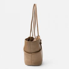 Charger l'image dans la galerie, SAC CABAS EN CUIR BIBA
