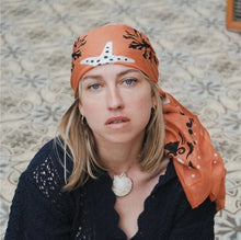 Charger l&#39;image dans la galerie, FOULARD BANDANA MAISON LECOMTE FLAMENT
