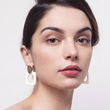 Charger l&#39;image dans la galerie, BOUCLES D&#39;OREILLES POLKA IVOIRE CHIC ALORS
