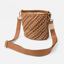 Charger l'image dans la galerie, SAC BANDOULIÈRE EN CUIR BIBA
