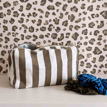 Charger l'image dans la galerie, TROUSSE DE TOILETTE VIC RAYURES OLIVE / ECRU ROSE IN APRIL
