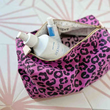 Charger l'image dans la galerie, TROUSSE DE TOILETTE VIC ROSE IN APRIL
